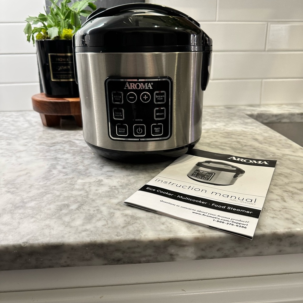 Aroma multipurpose food steamer/cooker.  Like New